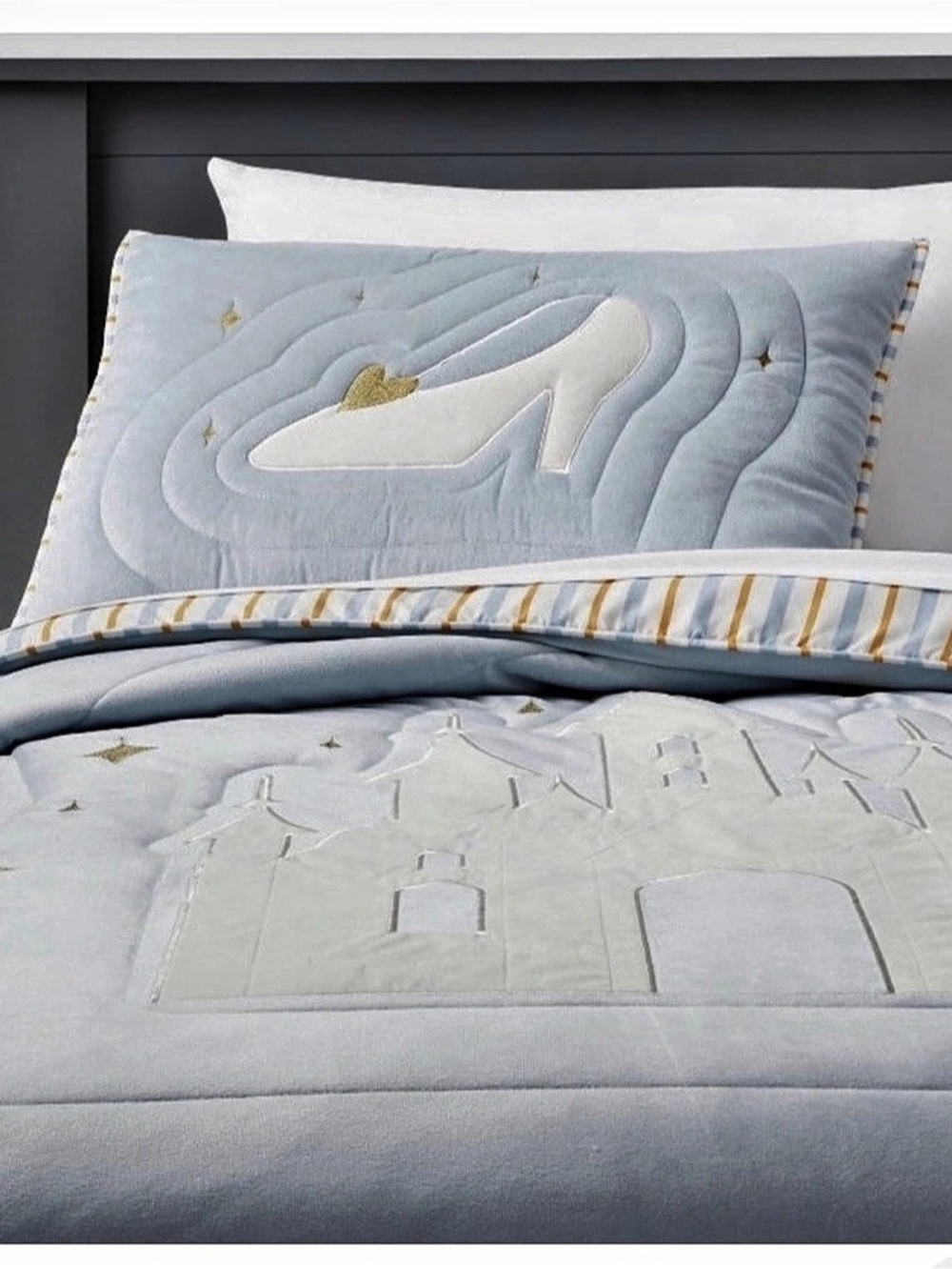 Pillowfort Disney Collection Cinderella Quilt & Sham Set Size Full/Queen